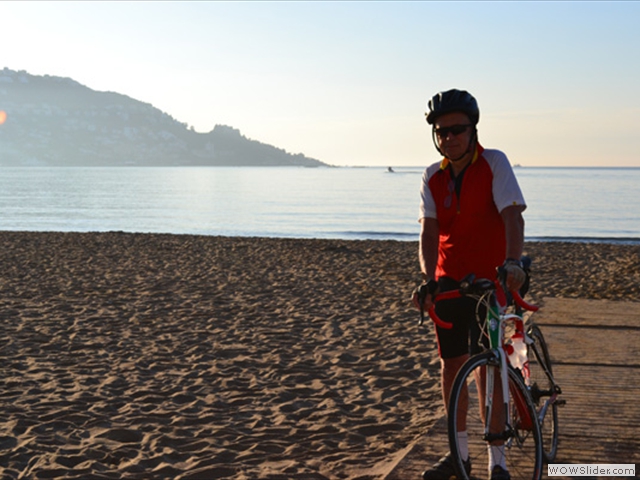 Just time for a quick photo on the beach in Roses